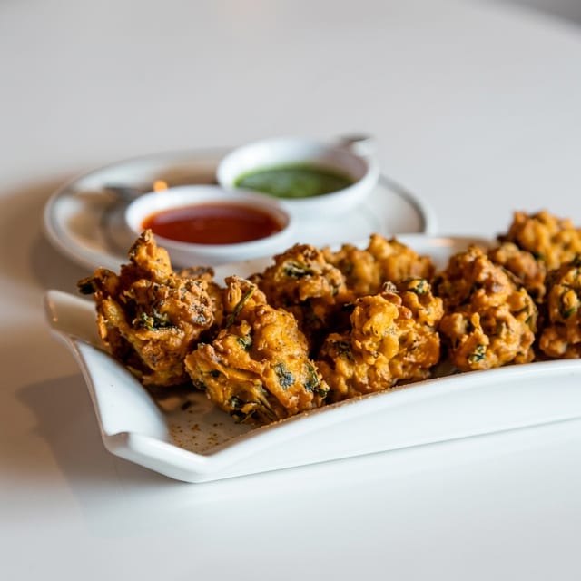 Mixed Vegetable Pakora (Vegetable Fritters).