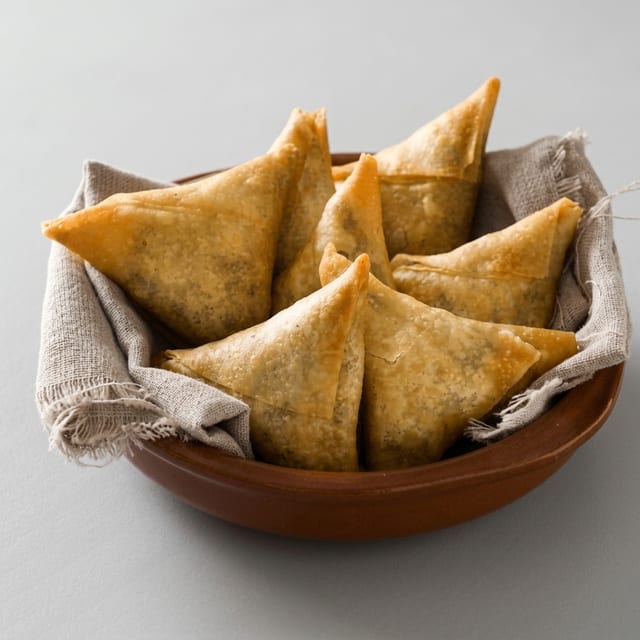 Spinach & Paneer Samosa (3 PCS).