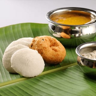 Combo ( 2 Idli / 1 Medu Wada )