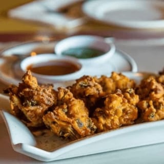 Mixed Vegetable Pakora ( Vegetable Fritters ) 