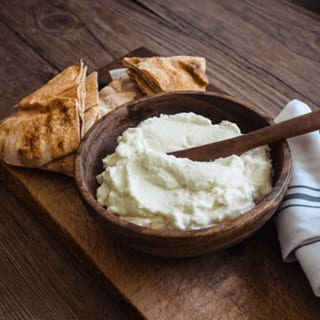 Garlic Spread & Naan Chips