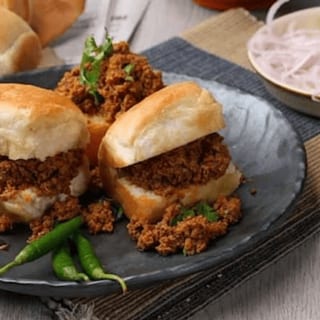 Keema Pav (Chicken Sliders)
