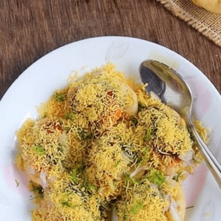 Sev Puri (Mini-puri Shelled with Sev / Chick Pea Savory)